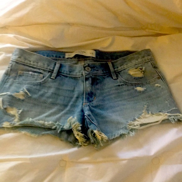 Abercrombie & Fitch.  Low rise /Cut off Jean shorts size 2 waist 26 - Picture 1 of 3